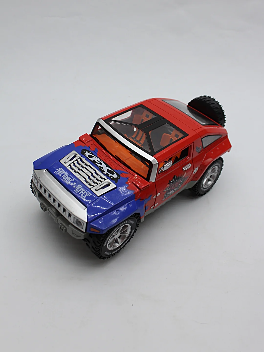 Игрушечный автомобиль