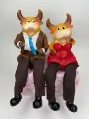 Красный фигурки интерьерные "Бычок"