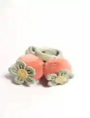 Лесной зеленый резинка с цветком