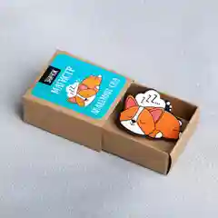 Угольный значок в подарочной коробочке