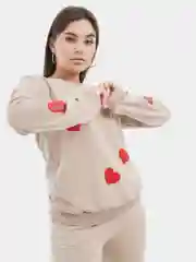 Яркая женская толстовка с сердечками