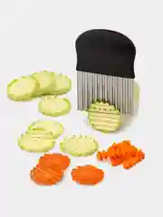Черный рифленый нож для овощей