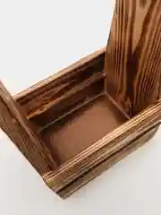 Белый деревянный ящик