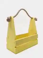 Желтый деревянный ящик