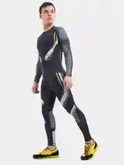 Багровый мужской спортивный костюм: рашгард и тайтсы