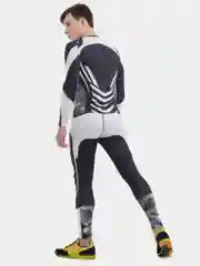 Багровый мужской спортивный костюм: рашгард и тайтсы