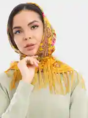 Желтый платок с бахромой
