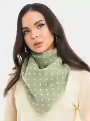Лесной зеленый платок в горошек
