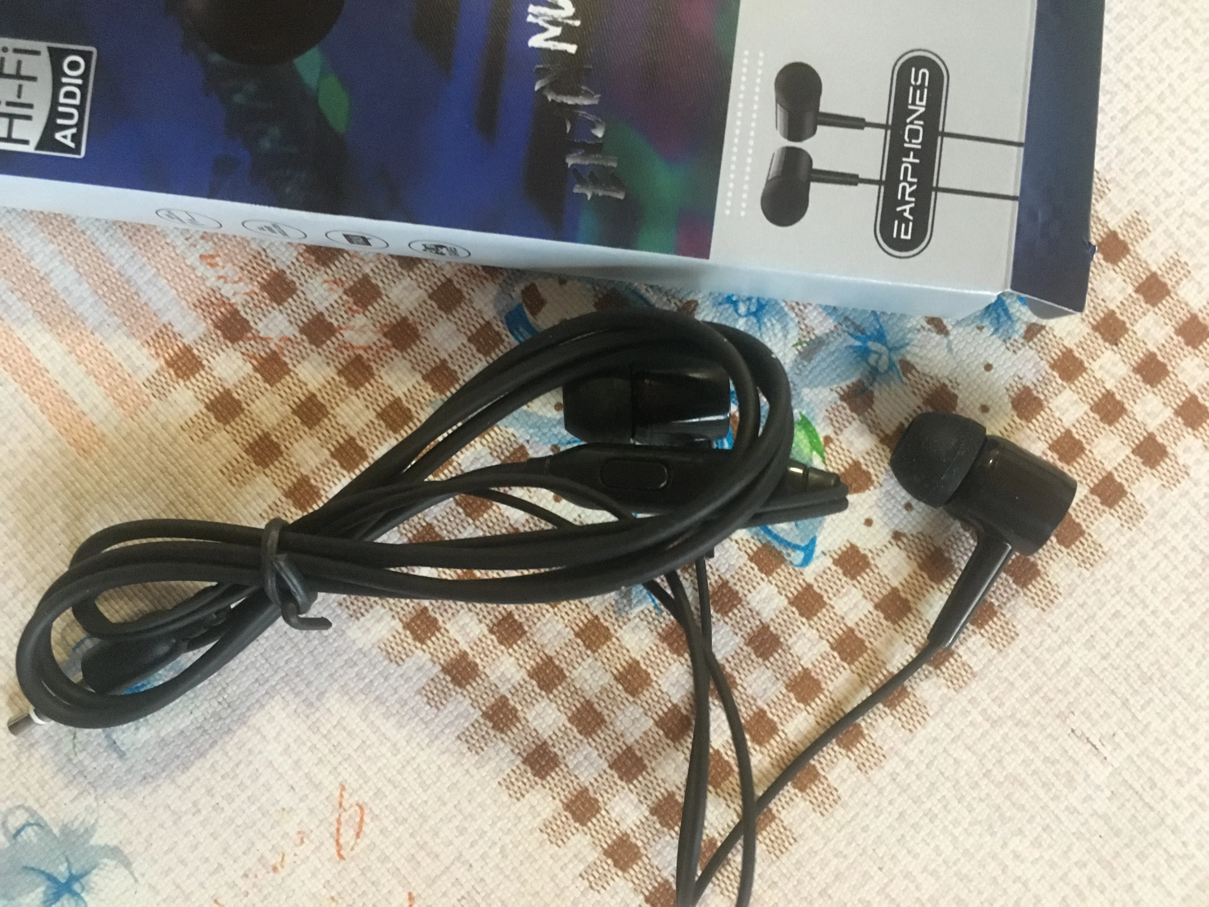 Наушники Stereo Earphone D21 вакуумные с микрофоном