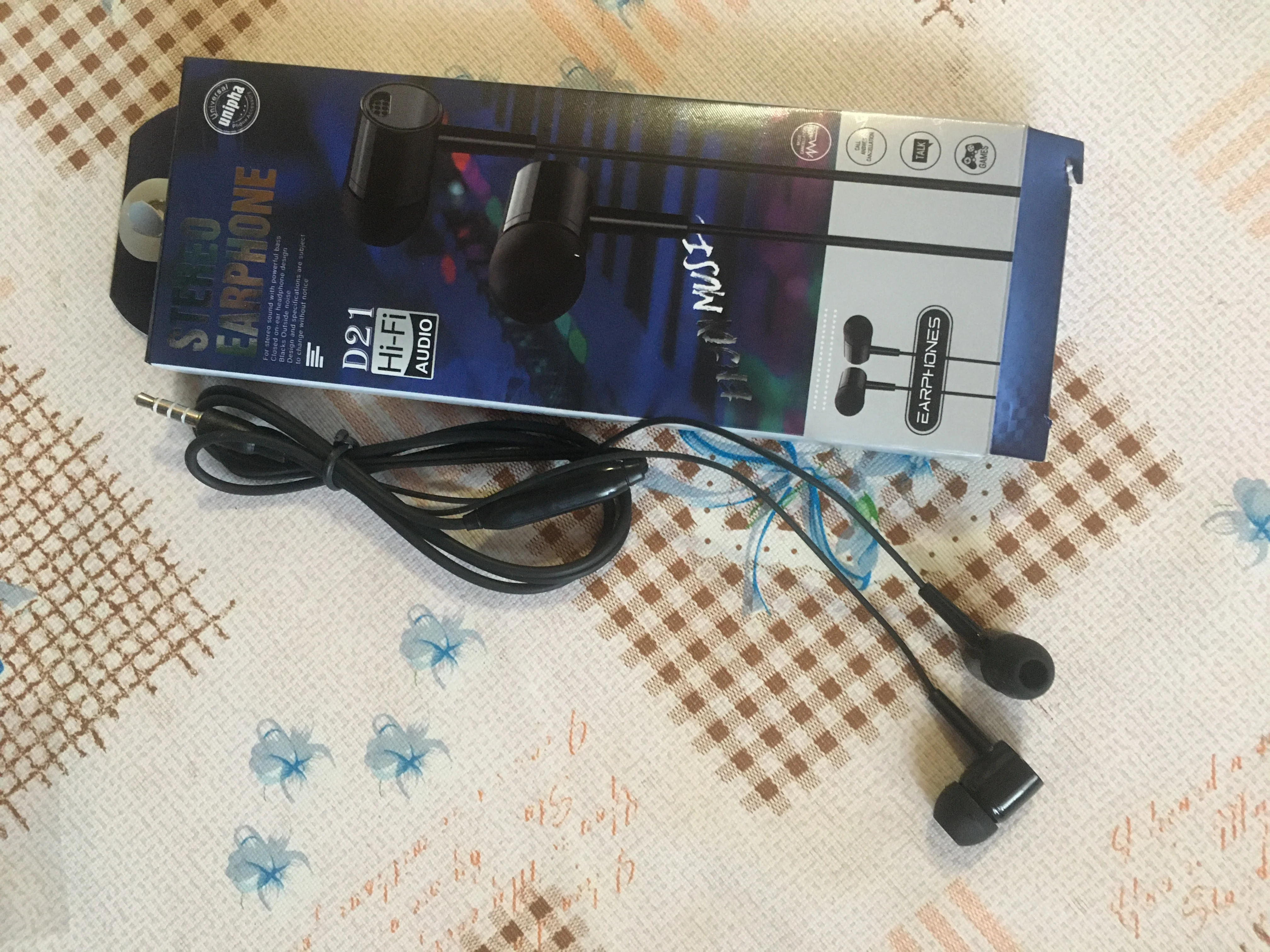 Наушники Stereo Earphone D21 вакуумные с микрофоном