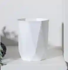 Белый стакан для зубных щеток
