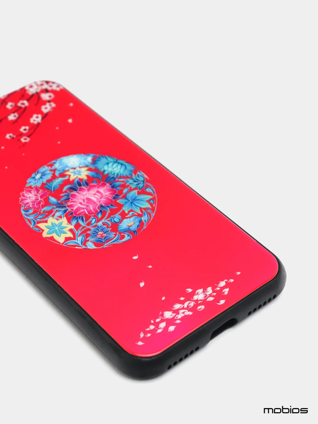 Красный чехол iPhone 11, iPhone XR, iPhone 7/8, iPhone 6/6s с принтом