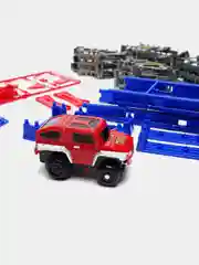 Белый автотрек с электрической машиной / железная дорога с машинкой / трек горка / парковка