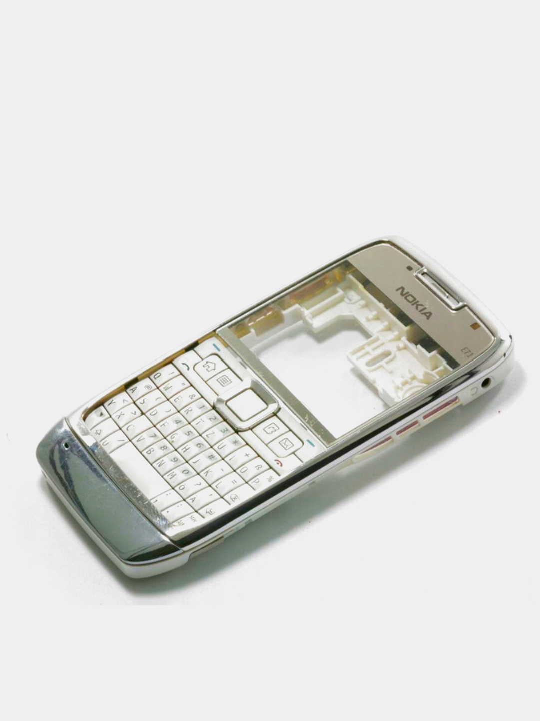 Корпус для Nokia E71 со средней частью + клавиатура (белый) купить по цене  199 ₽ в интернет-магазине Магнит Маркет