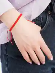 Браслет плетеный на руку, красная нить