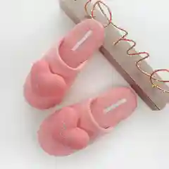 Тапочки Halluci "Объемные сердца"