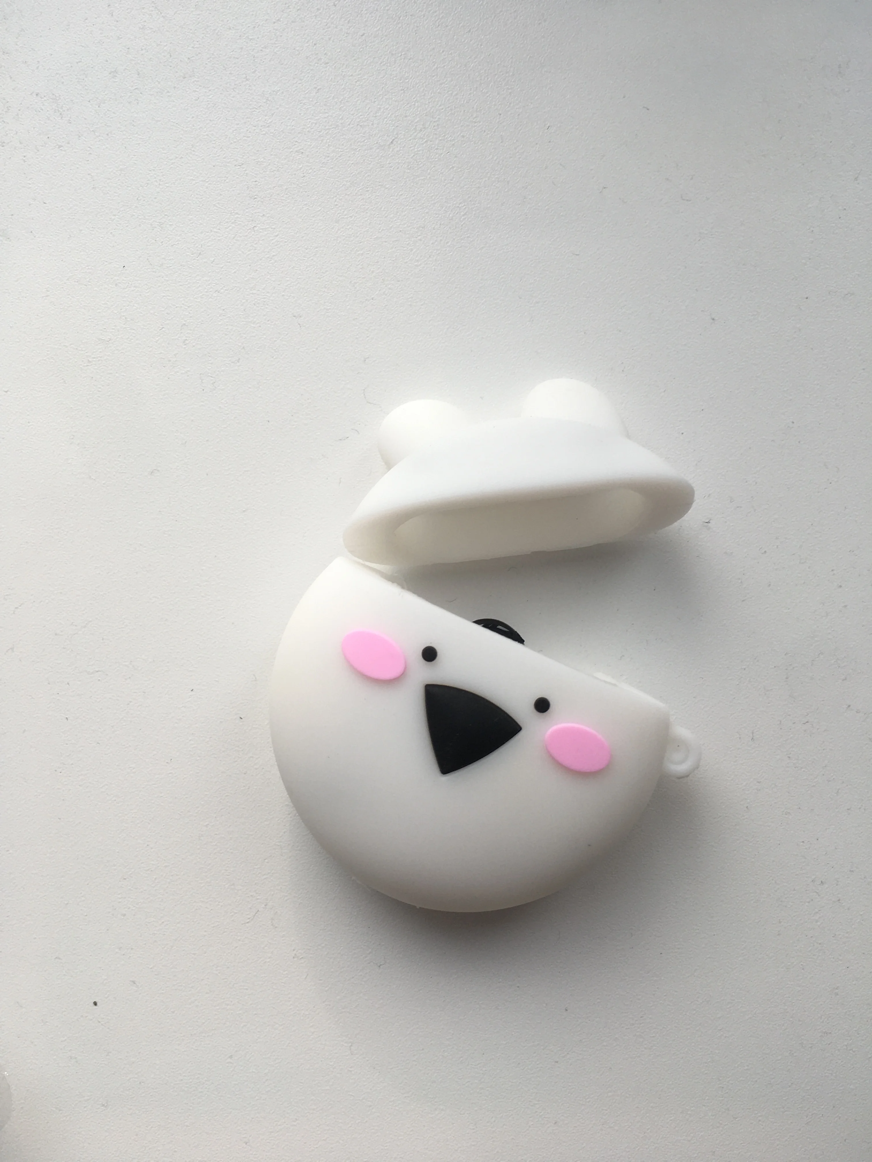 Белый чехол для наушников airpods 2