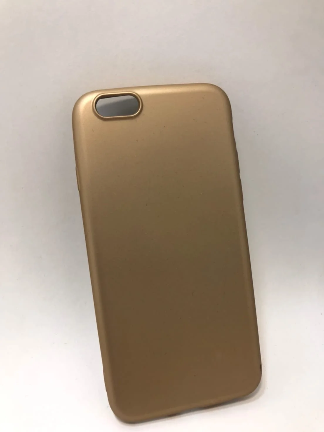 Золотой матовый силиконовый чехол для iPhone 6/6s