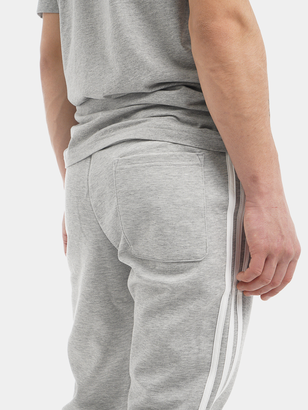 Брюки мужские спортивные, штаны Adidas MUST HAVES 3-STRIPES, серые купитьпо цене 3750 ₽ в интернет-магазине KazanExpress