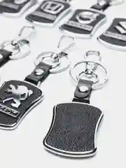 Брелок автомобильный двухсторонний, с карабином