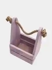 Белый деревянный ящик
