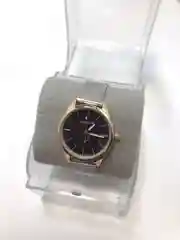 Черный женские часы с металлическим ремешком