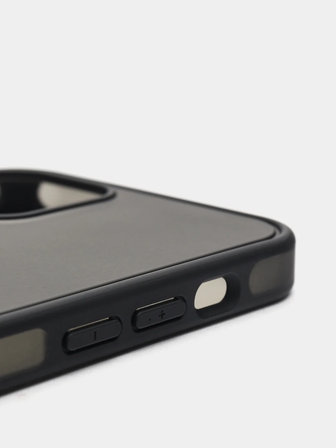 Противоударный матовый чехол для iPhone 12