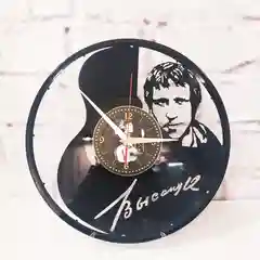 Часы из виниловой пластинки "Высоцкий"