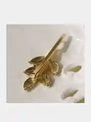 Заколка-невидимка с листьями