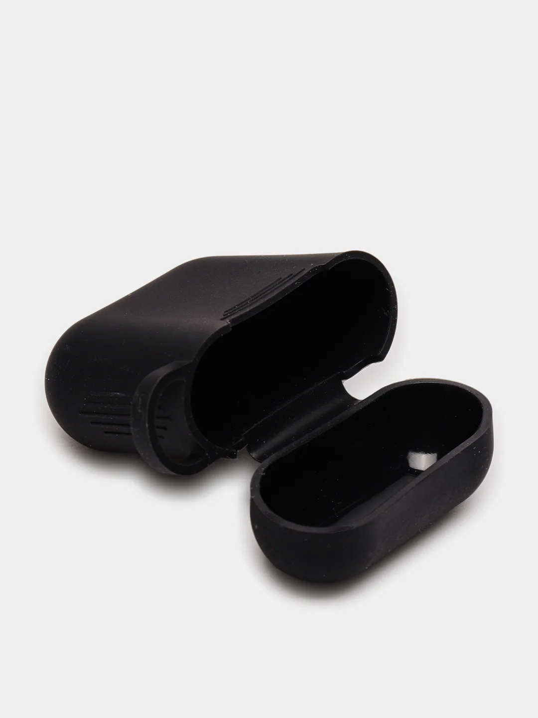 Белый чехол для наушников AirPods силиконовый