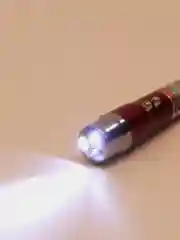 Серебряный брелок с лазером и фонарем для ключей