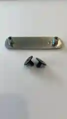 Комплект шильдиков металлических с эмблемой авто "MINI" и 4 винтовыми креплениями (Пара)