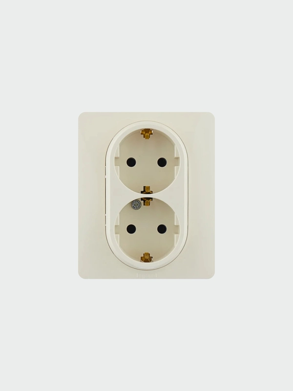 Розетка Legrand Etika, 16 А, с заземлением, слоновая кость (У)