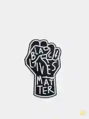 Серый металлический пин-значок "Black Lives Matter"