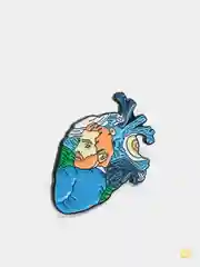 Белый металлический пин-значок "Heart"