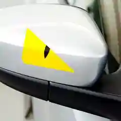 Желтый светоотражающая наклейка на авто "Маленький Демон"  на зеркало заднего вида