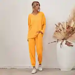 Желтый вязаный пижамный комплект
