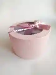 Розовый коробка подарочная