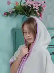 Халатик-пончо "Кошечки лиловые", кремовый цвет, 3-5 лет
