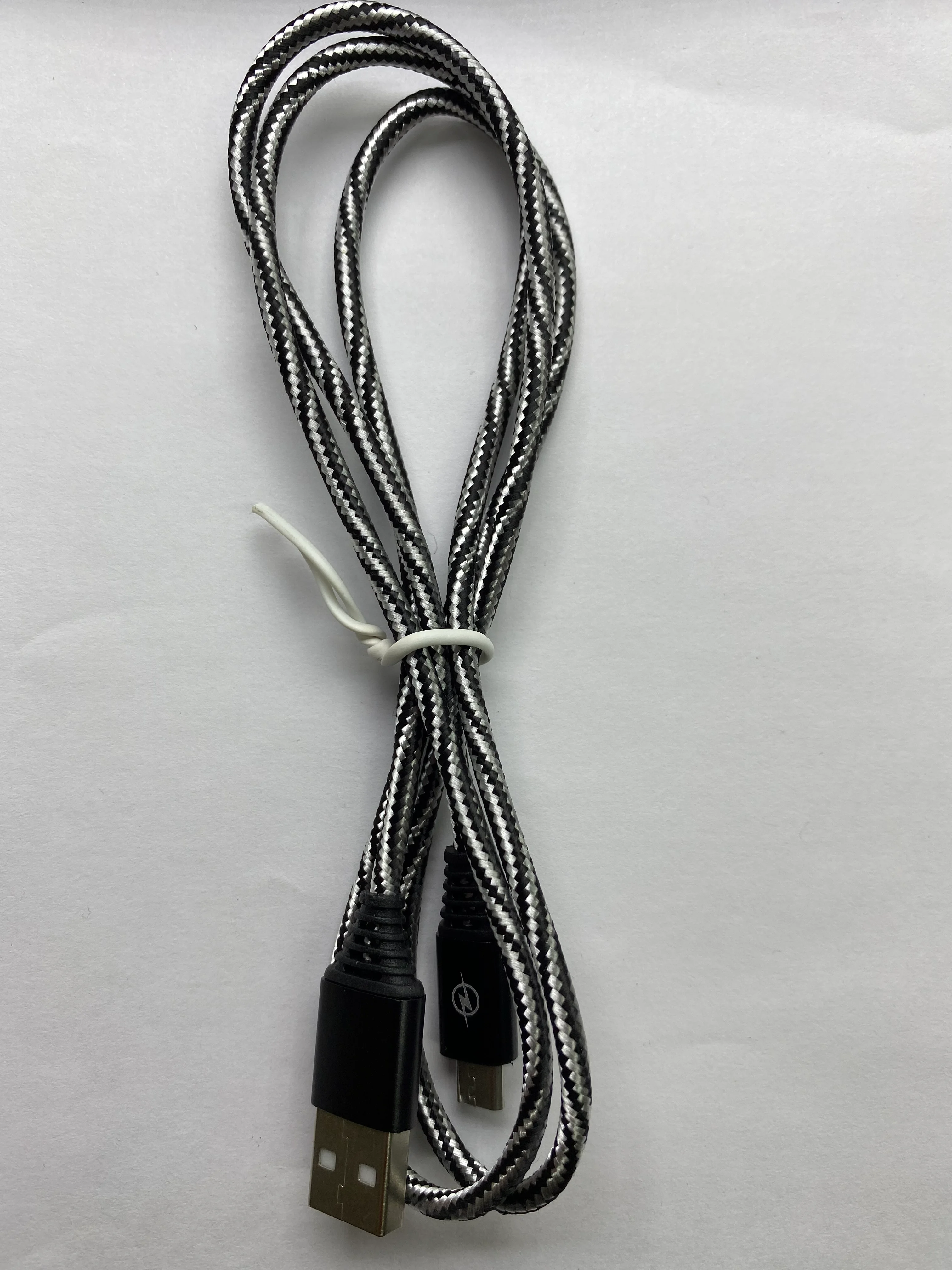 Серебряный кабель Micro-USB