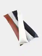 Белый уплотнитель между сиденьем