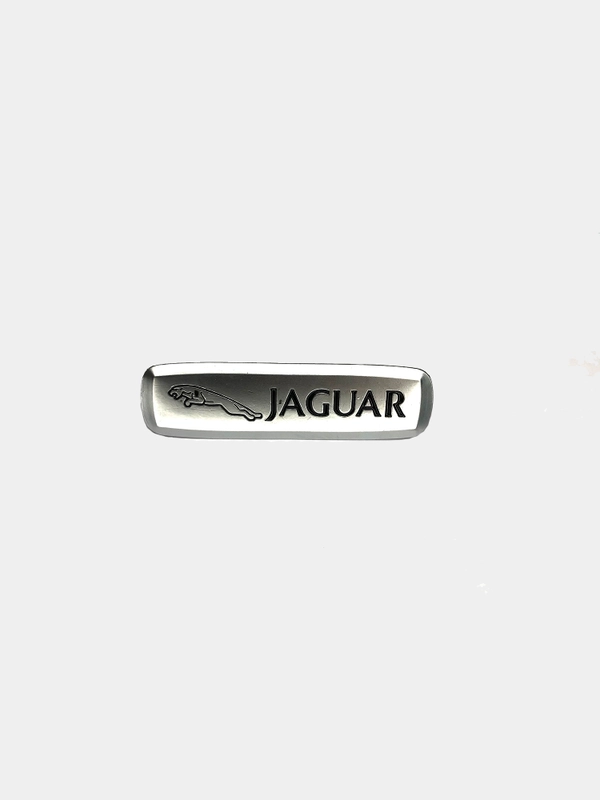 Шильдик с логотипом Ягуар (Jaguar)