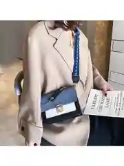 Сумка через плечо голубая под замшу