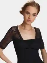 Блузка из вискозы с кружевными рукавами