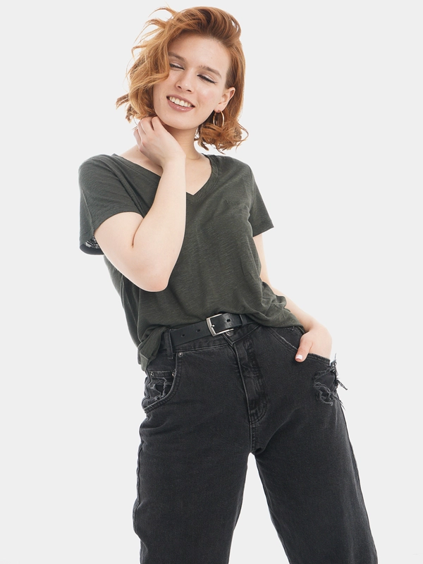 Футболка женская Lee V NECK TEE SERPICO GREEN однотонная, V-образный вырез