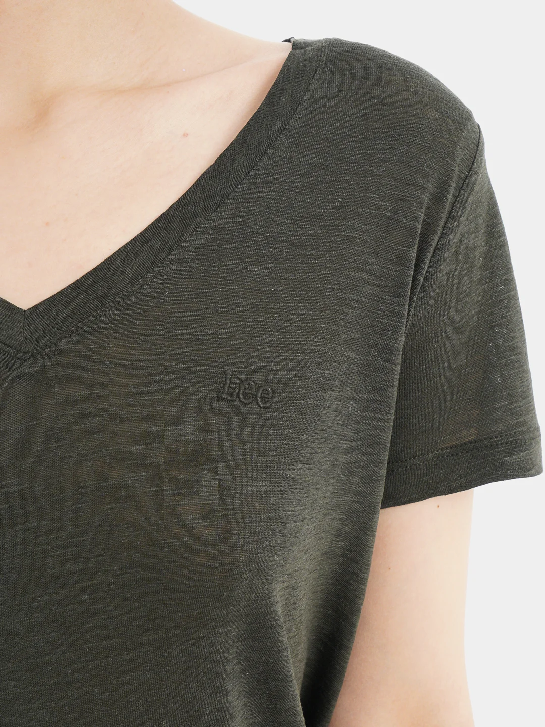 Футболка женская Lee V NECK TEE SERPICO GREEN однотонная, V-образный вырез
