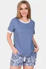 Костюм: футболка, шорты