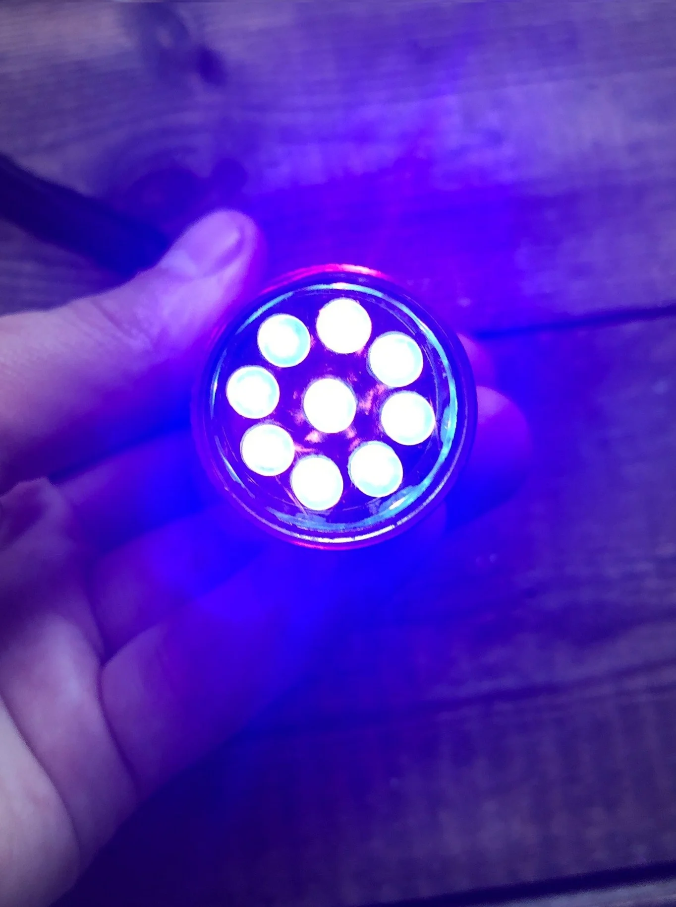 Ультрафиолетовый фонарь LED 9