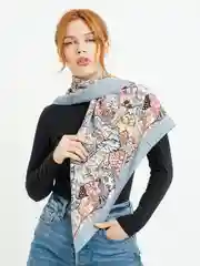 Серый платок с рисунком "Коты"
