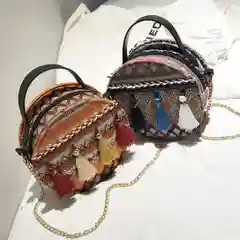 Круглая сумочка на цепочке с кисточками этническая